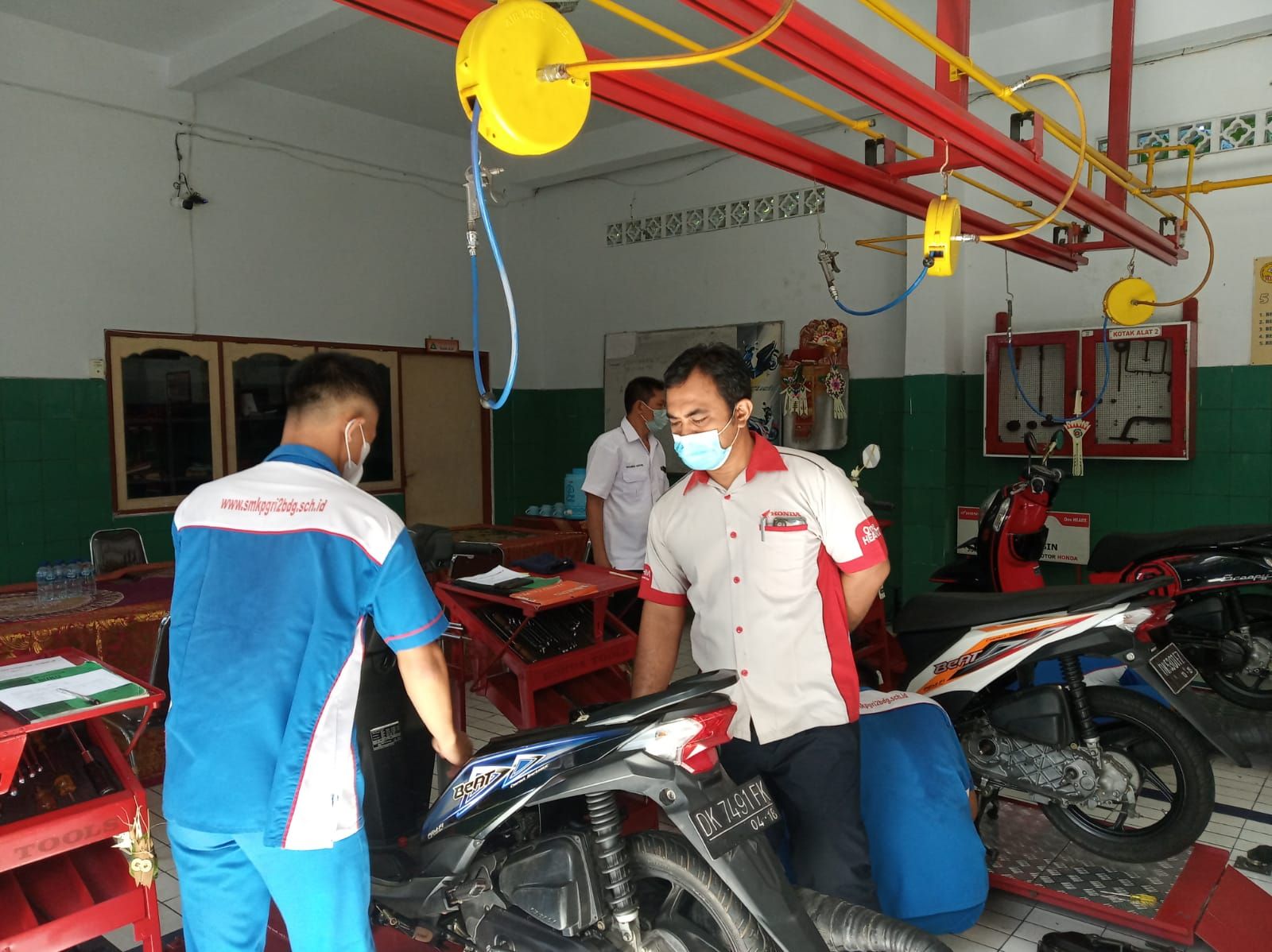 podiumnews.com-UKK TBSM SMK PGRI 2 Badung Datangkan Penguji dari Astra